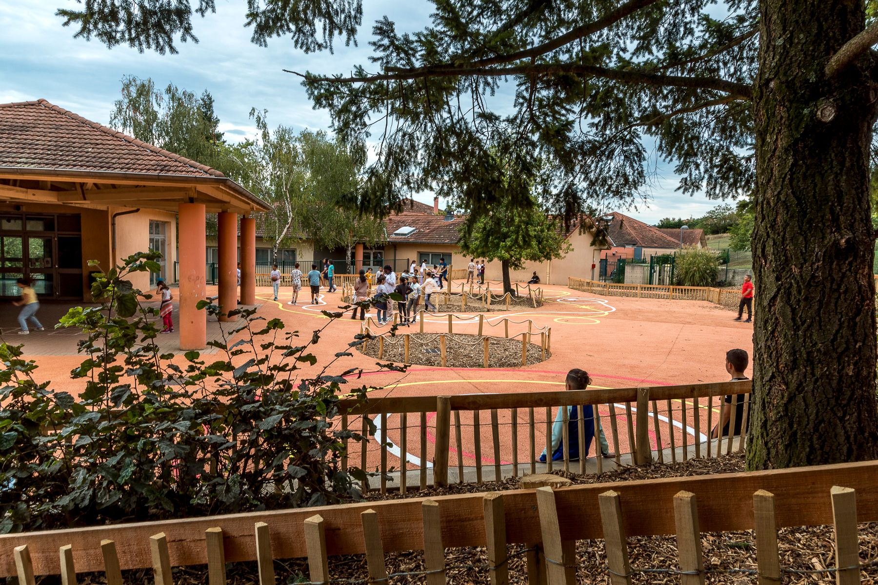 Saint-Genis-Laval : trois cours d'école, trois réponses rafraîchissantes